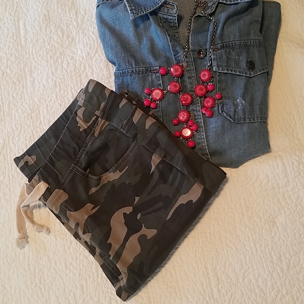 *Brand New* Camo Jeggings